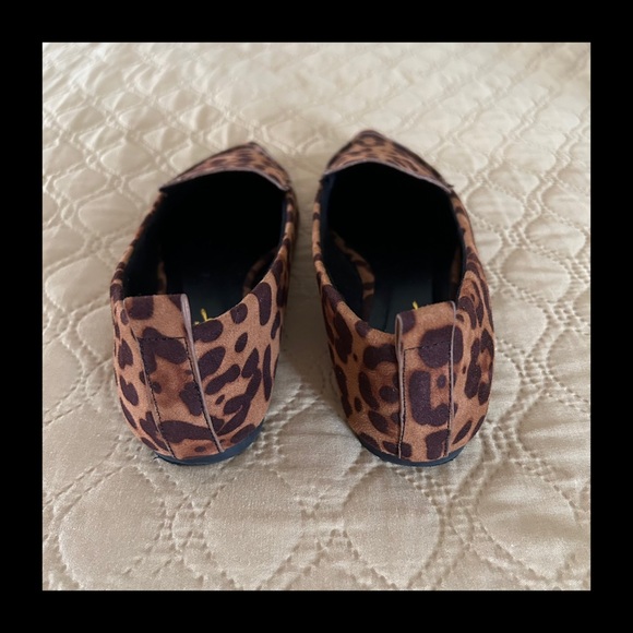 Lulu’s Leopard Print Emmy Pointed Flats - Picture 2 of 6